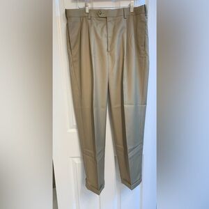 Roundtree & Yorke Easy Care Pleated & Cuffed Dress Pants - Size 34x29 - Tan -EUC